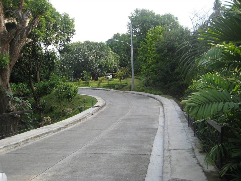 Davao Eagle Ridge Resort Экстерьер фото